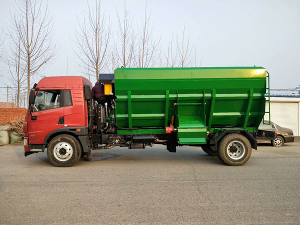 12方臥床墊料拋撒車(chē)